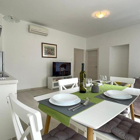 Modern Apartment In The Old Part Of Town Рийека Екстериор снимка